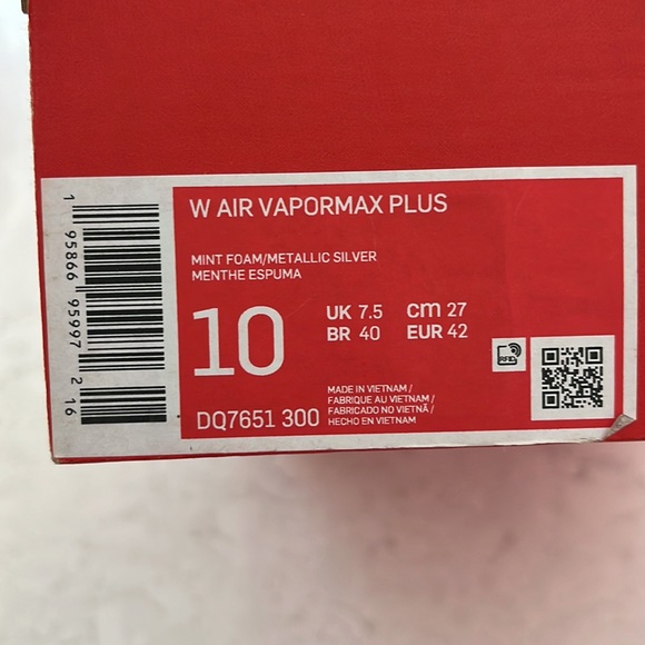 Brand new Nike Air Vapormax Plus. Size woman’s 10 - Picture 9 of 11
